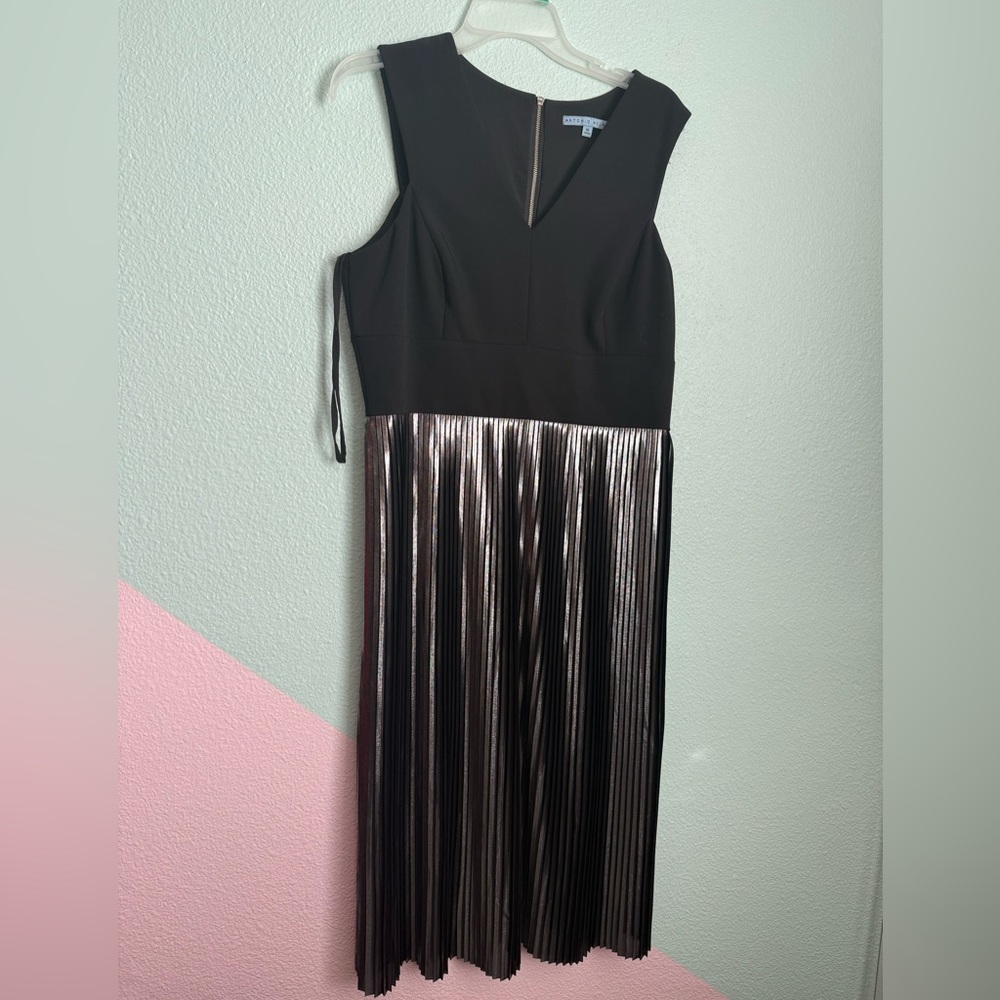 Antonio Melani black‎ and silver metallic pleated party dress size M